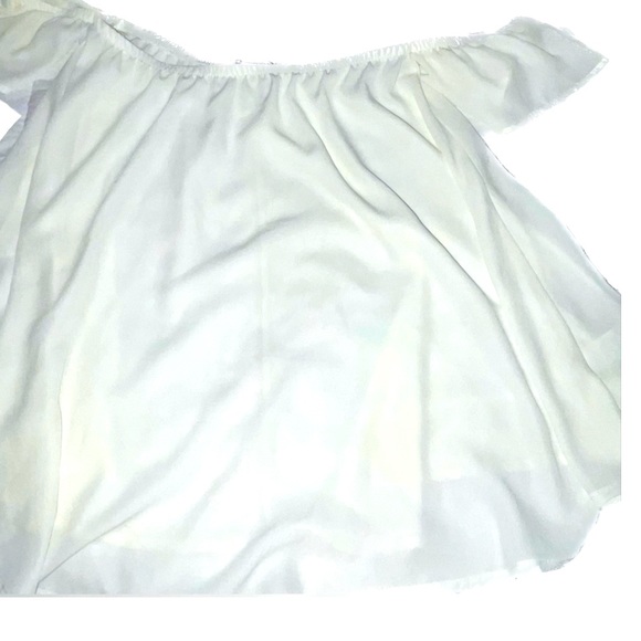 ⭐️NWOT Million bullpup ivory off the shoulder short sleeve top - Picture 8 of 10